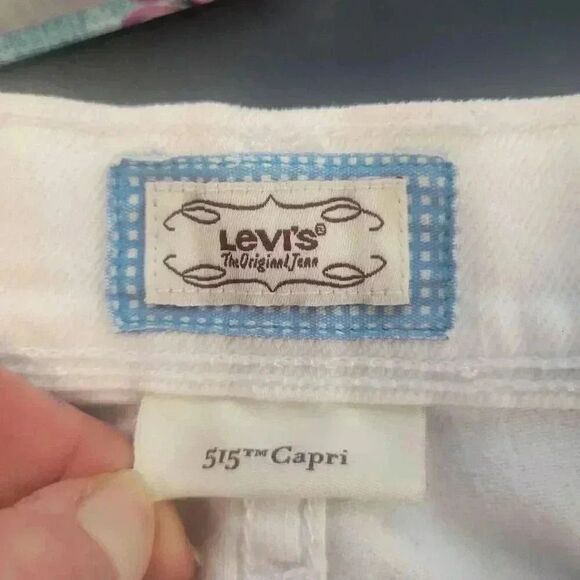 Levi's Women's 515 Capri White Cotton/Spandex Denim Capri Pants - Picture 13 of 13